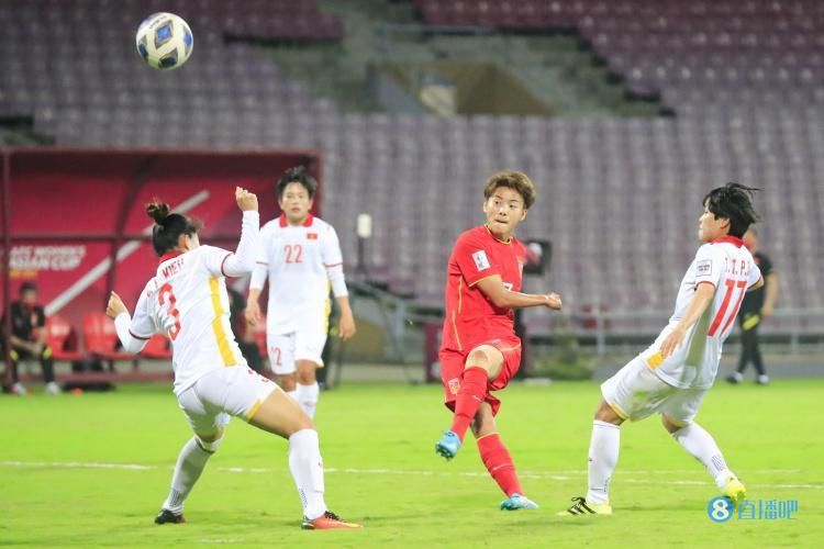 电影融合了超现实、侦探、科幻多种元素